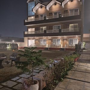 The Vrindhuts
